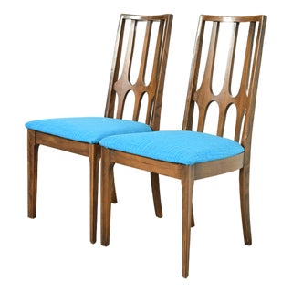 Broyhill Brasilia Mid-Century Modern Sculpted Walnut Side Chairs or Dining Chairs, Pair For Sale