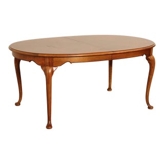 Thomasville Fisher Park Queen Anne Style Oval Top Extendable Dining Table For Sale