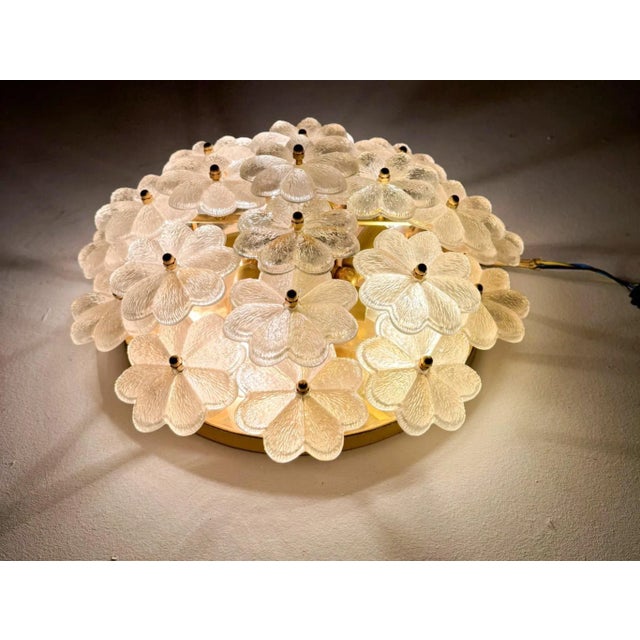 Mid-century floral wall lamp/sconce, 1960s, solid brass and cast glass construction, dimensions approx.: h: 16 cm, ø: 39...