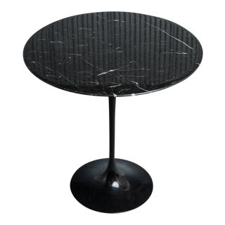 Saarinen for Knoll Round Marble Tulip Side Table For Sale