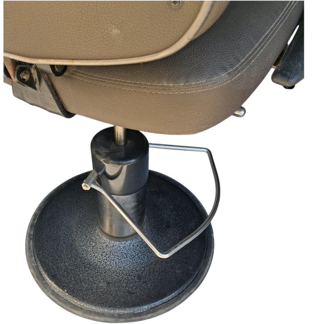 Metal Vintage Kaemark Hydraulic Salon Chair – Timeless Comfort, Built to Last For Sale - Image 7 of 12