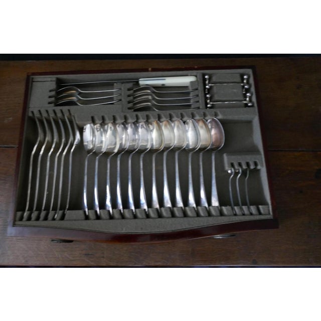 1900 - 1909 Edwardian Inlaid Mahogany Serpentine Wellington Cutlery Canteen from Francis Newton, 1900s, Set of 79 For Sale - Image 5 of 13