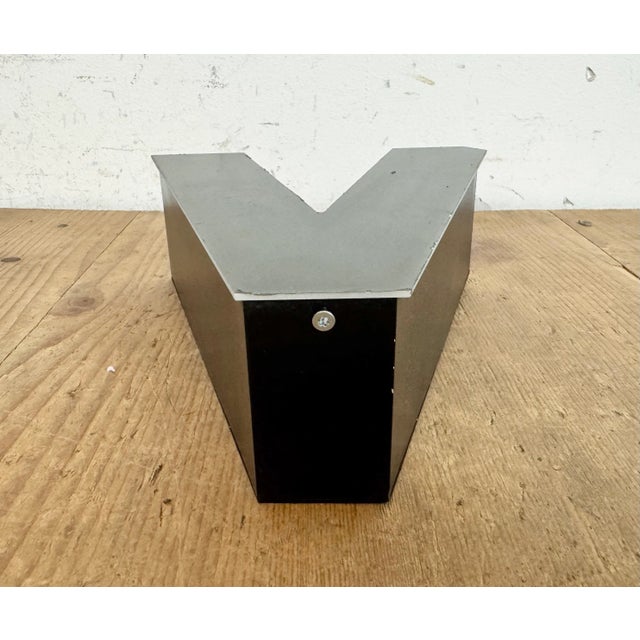 Vintage Grey Illuminated Letter V, 1970s For Sale - Image 6 of 11