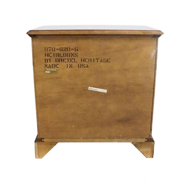 Drexel Heritage Heirlooms Collection Traditional Style Banded Mahogany 28" Chairside Chest / Nightstand 070-620-6 For Sale - Image 11 of 15