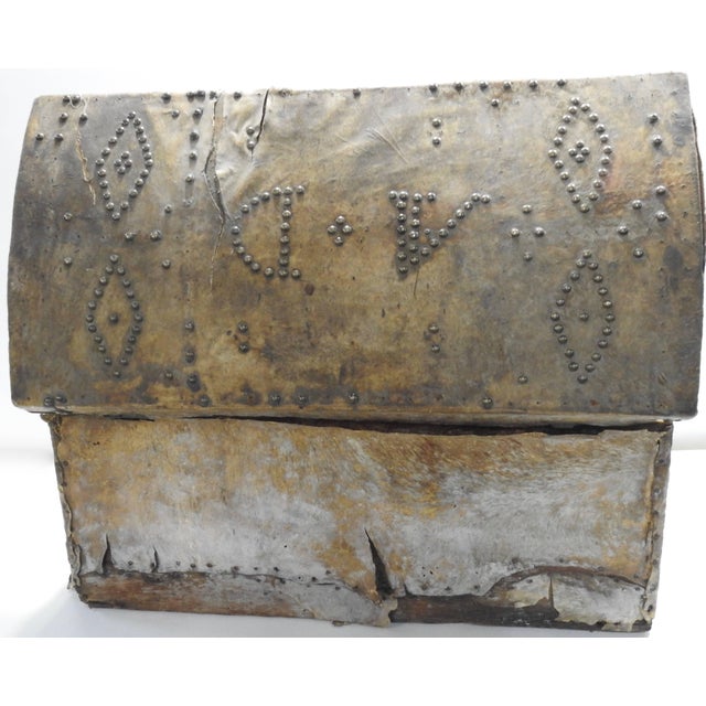 19th Century Spanish Colonial Trunk Covered in Hide For Sale - Image 4 of 11
