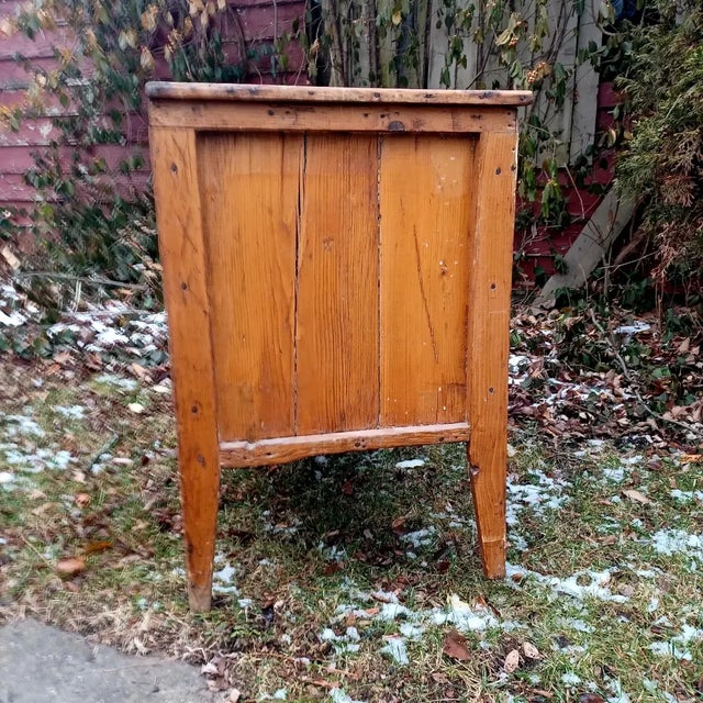 Slamming piece. Just the right amount of wear. Top lifts up on each side. Slatboard construction. A stunner.