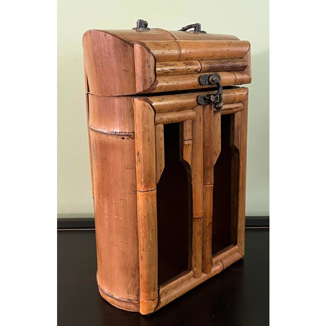 So pleased to have another bamboo wine bottle holder for your consideration! In excellent vintage condition, this sweet...