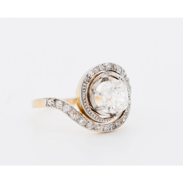 French Circa 1900 Belle Époque Ring - Tourbillon Design With Old-Cut Diamonds 18k Gold For Sale - Image 3 of 4
