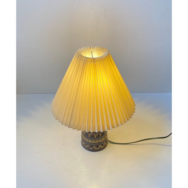 Boho Chic Scandinavian Brutalist Glazed Stoneware Table Lamp by Jette Hellerøe, 1970s For Sale - Image 3 of 10