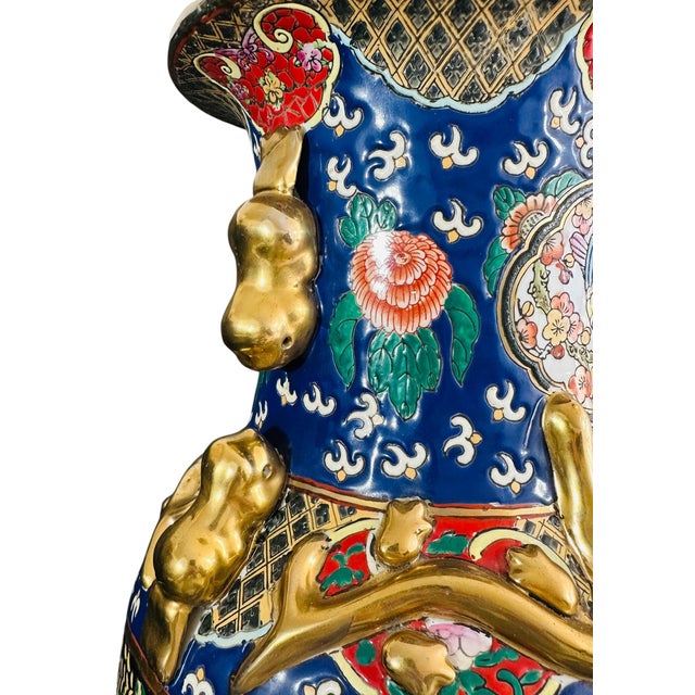Vibrant Vintage 1970s Chinese Famille Rose Medallion Floor Vase | Chinoiserie Grand Decor With Foo Dog Handles For Sale - Image 9 of 15