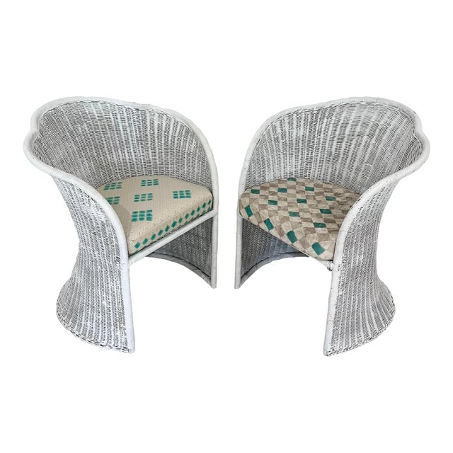 Vintage Round Scalloped Back Wicker Lounge Chairs- a Pair For Sale