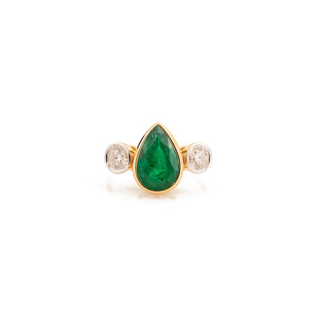 2.29ct Deep Green Emerald Pear Engagement Ring With Round Diamonds in 18k Gold Size 7 For Sale - Image 4 of 15