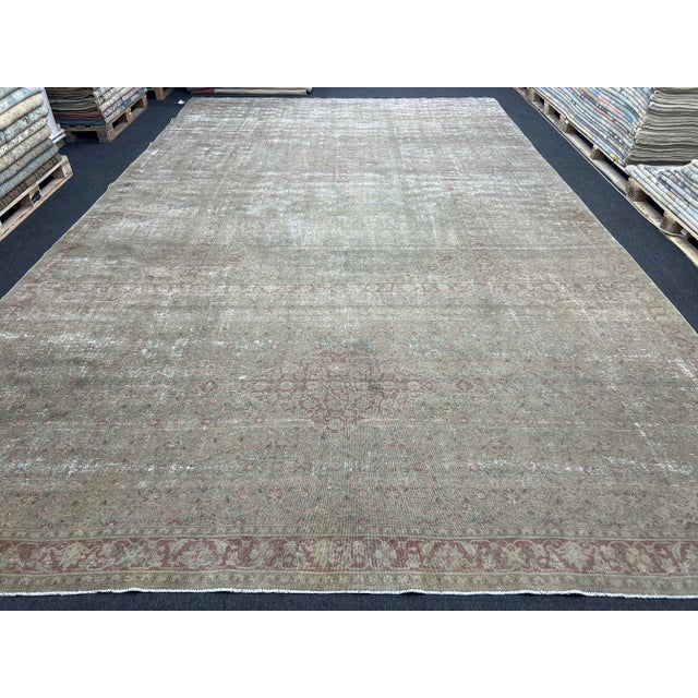 MATERIAL: 100% hand spun organic wool Size: 11'.6" x 18'.9" / 350cm x 570cm CONDITION: In excellent - This rug is...