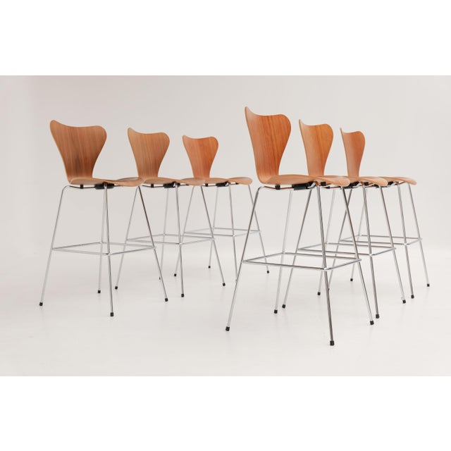 Series 7 3187 Bar Stool in Wood by Arne Jacobsen for Fritz Hansen For Sale - Image 6 of 8