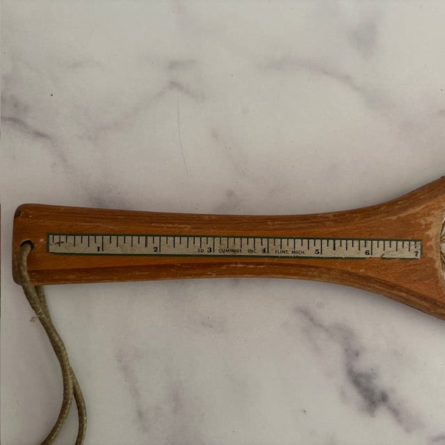 Rustic Mid-Century Cuming Fishing Net With Ruler, Flint Michigan, Rustic For Sale - Image 3 of 5