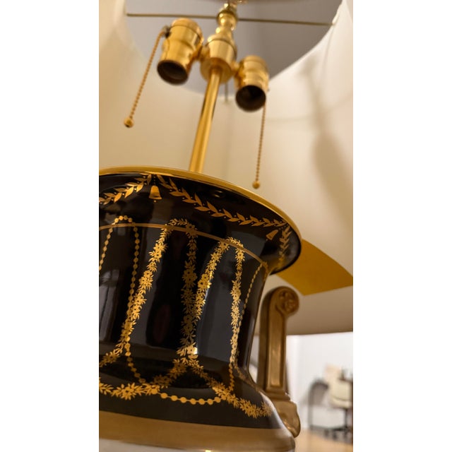 Vintage Chinoiserie Hand-Painted Porcelain Urn Table Lamps (Pair) For Sale - Image 4 of 6