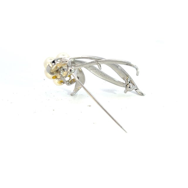 Traditional 1990s Mikimoto Estate Akoya Pearl Brooch 6.40-5.30 mm Silver For Sale - Image 3 of 8
