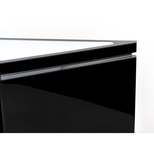 Contemporary Postmodern Black Lacquered Illuminated Pedestal For Sale - Image 3 of 5