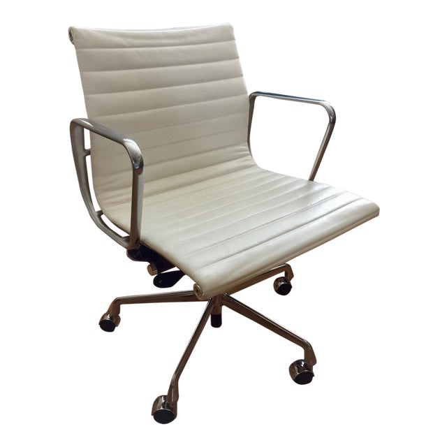 Herman Miller Eames Aluminum Group MCL Pearl Leather Management Chair