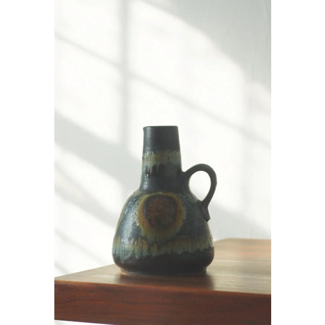 A rare collector's vase from the legendary German manufacturer Dümler & Breiden, model number 1054/22, presents a...