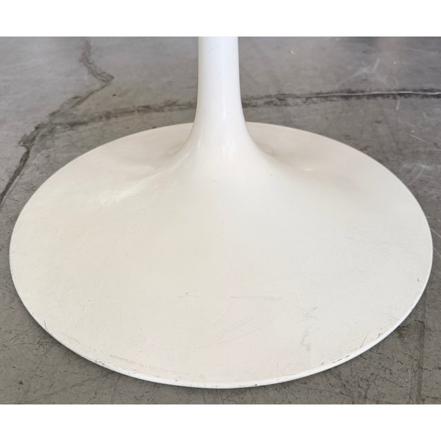 White Eero Saarinen for Knoll Round Dining Table For Sale - Image 8 of 10