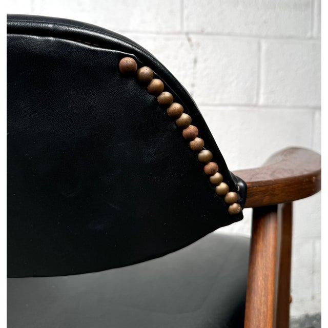 Vintage Leather Chairs by Murphy Miller for Kroehler Furniture- Set of 2 For Sale - Image 10 of 12