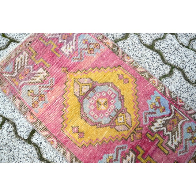 Turkish 1960s Vintage Floral Wool Rug For Sale - Image 3 of 6
