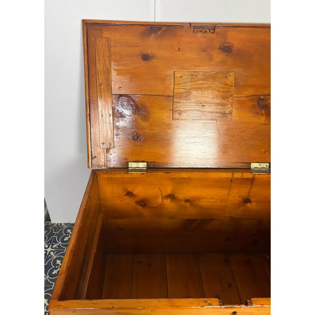 Large Antique 19th Century Large Victorian Pine Trunk Blanket Box For Sale - Image 11 of 17