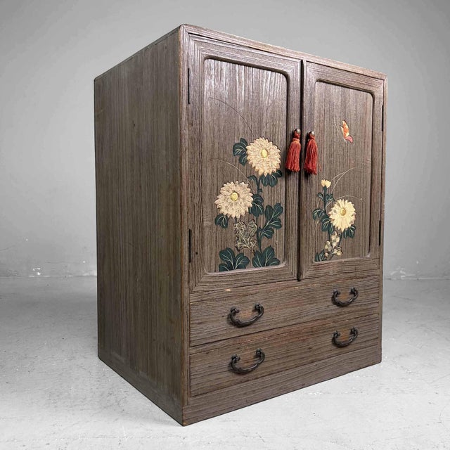 Beautiful Japanese storage cabinet from the 1960s-70s. Dimensions: height 55 cm, width 44 cm, depth 33 cm. The top section...