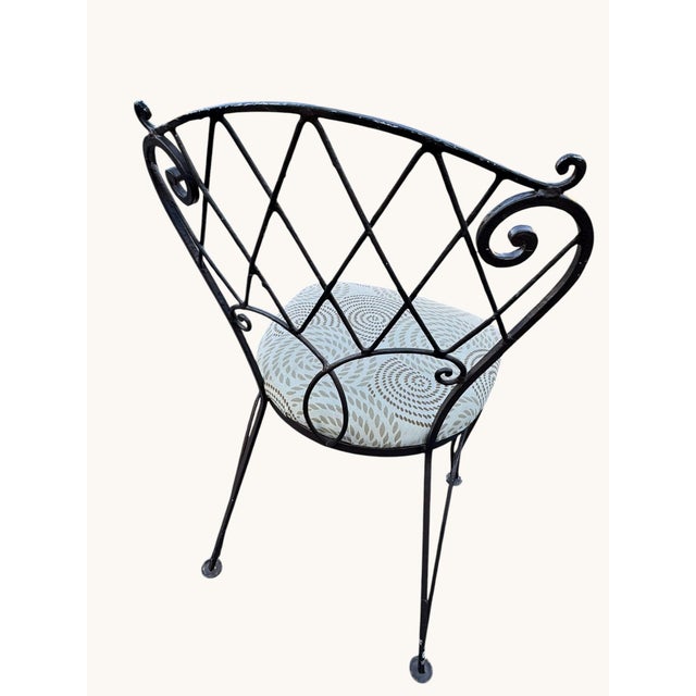 Mid Century Wrought Iron Patio Dining Chairs – Heavy Vintage Outdoor Set of 4 For Sale - Image 9 of 10