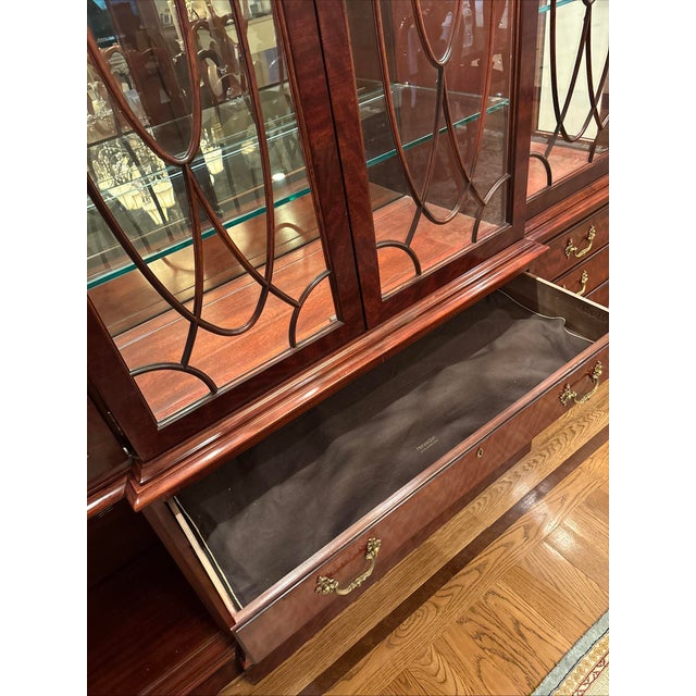 1990s Henredon China Cabinet For Sale In New York - Image 6 of 8