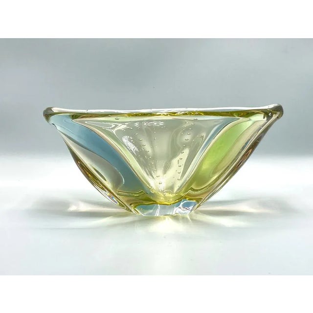 Art Glass Czech Pizzicato Bowl attributed to Hana Machovska for Mstišov/Moser Karlovarske Glass, 1960s For Sale - Image 9 of 9