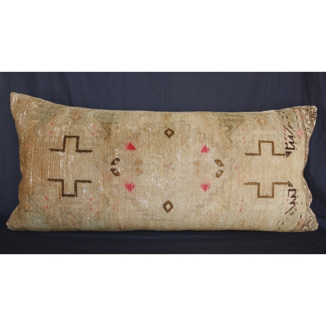 Here i am listing a 100% Handmade double knotted rug pillow cover, made from Vintage Turkish carpet rug. This’s a modern...