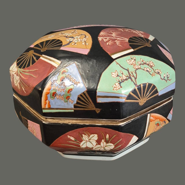 Mid 20th Century Vintage Japanese Meiji Imary Large 13.5'' X 10'' Octagonal Covered Box Marked For Sale - Image 5 of 14