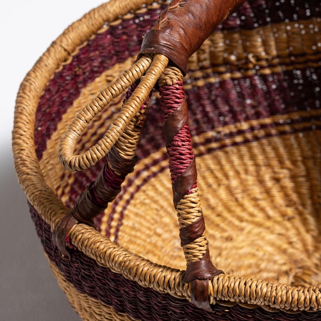 Mid 20th Century United Kingdom Tan Wicker Basket For Sale - Image 15 of 15