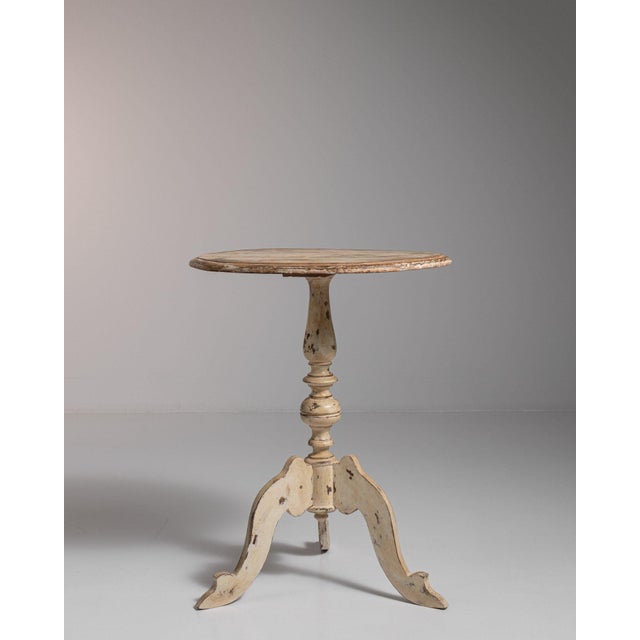 1900-1909 France Weathered Whitewash Cerused Oak Tripod Pedestal Table For Sale In Greensboro - Image 6 of 10