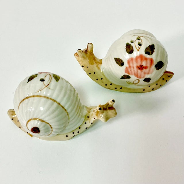 Hollywood Regency 1940s Vintage Boho Chic Coastal Snail Salt & Pepper Shakers - A Pair For Sale - Image 3 of 16