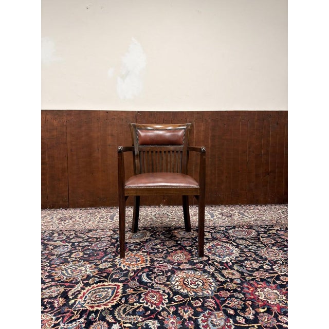 English Desk Chair in Leather and Teak, in Good conditions. Designed 1920 to 1949