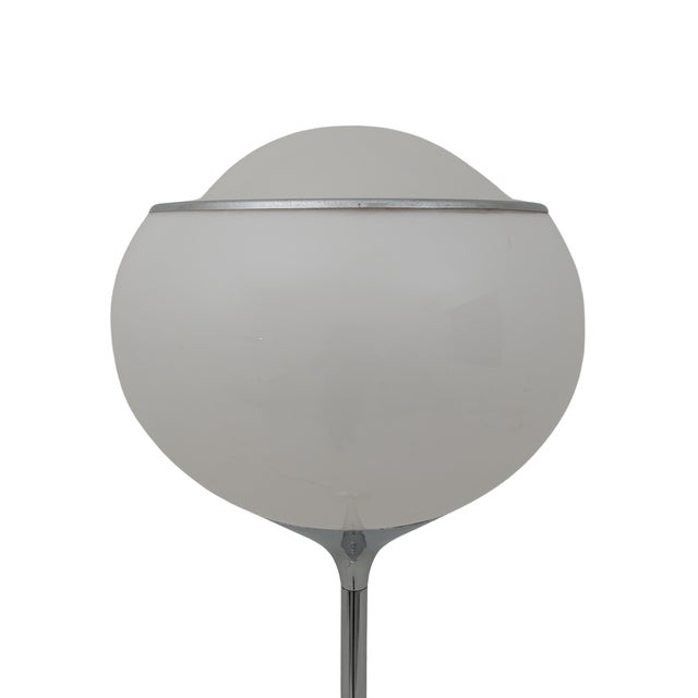 Floor lamp from the 1960s with a distinctive design from the Studio 6G design team, part of Guzzini in 1968. Materials...