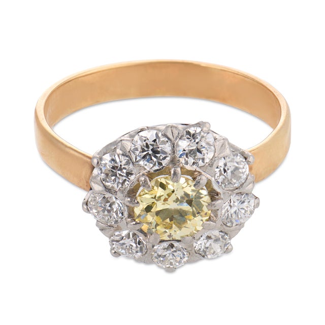 Traditional 1910s Edwardian Fancy Yellow and White Diamond Gold Cluster Ring, Size 9 For Sale - Image 3 of 5