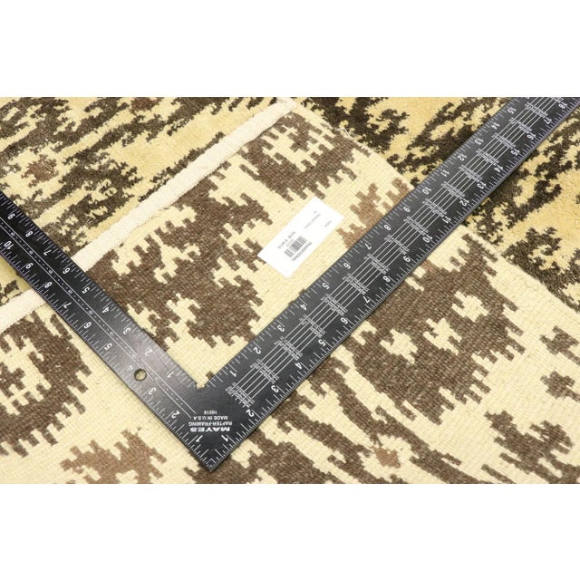 Early 21st Century Modern Style Transitional Rug, 03'00 X 04'10 For Sale - Image 5 of 9