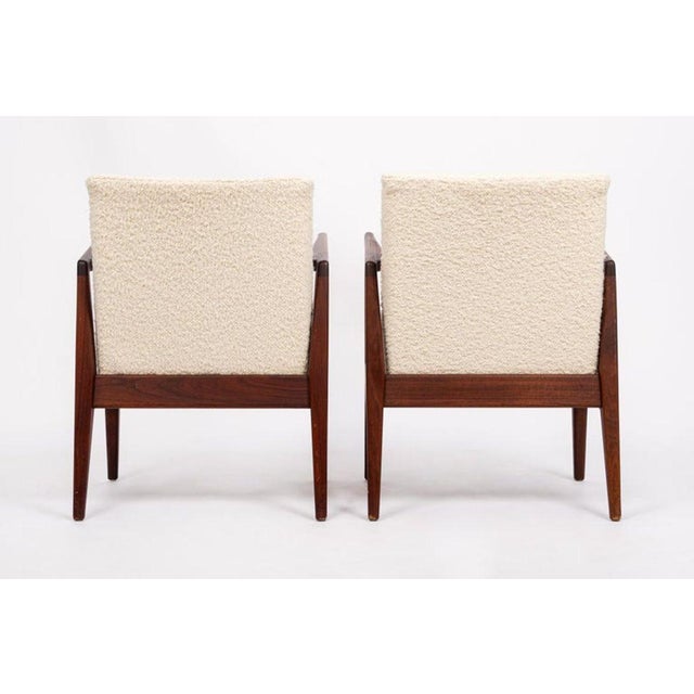 Wood Mid Century Cream Upholstered Lounge Chairs by Jens Risom, 1960s For Sale - Image 7 of 11