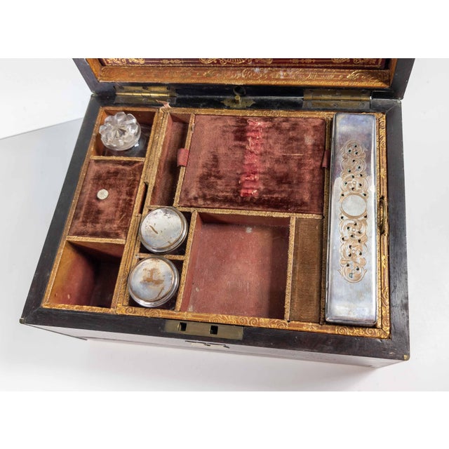 19th Century English Rosewood Veneer Traveling Vanity Case Box For Sale - Image 15 of 18