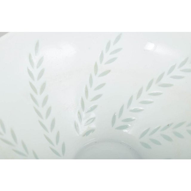 Large Bowl in White Porcelain with Leaf Motif by Friedl Holzer-Kjellberg For Sale - Image 3 of 5