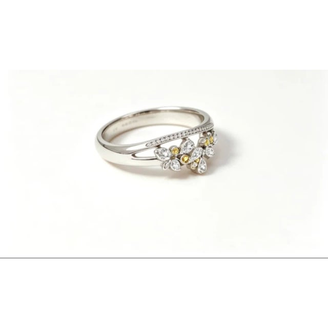 Late 20th Century Size 7 14K White Gold Diamond Floral Ring For Sale - Image 4 of 5