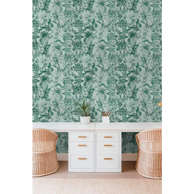 Chinoiserie Floral & the Frog Chinoiserie Grasscloth Wallpaper by House Party | Jade Green | 8 Yards For Sale - Image 3 of 8