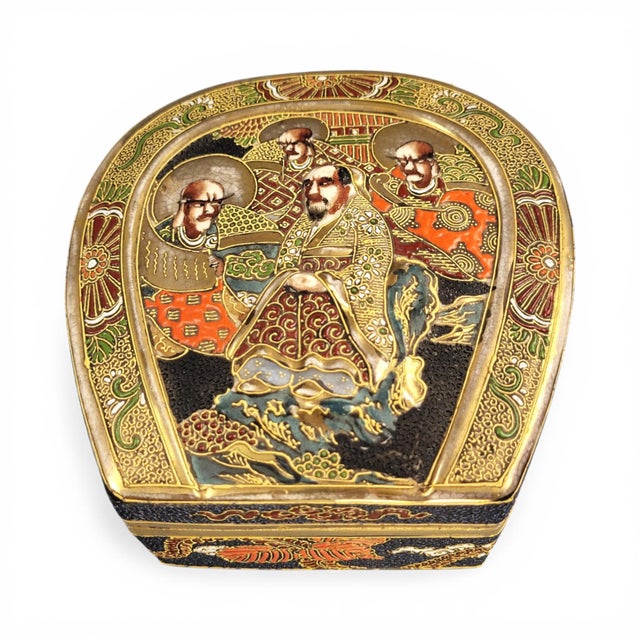 Exceptional Japanese Satsuma Earthenware Box by Tōshōzan For Sale - Image 13 of 13