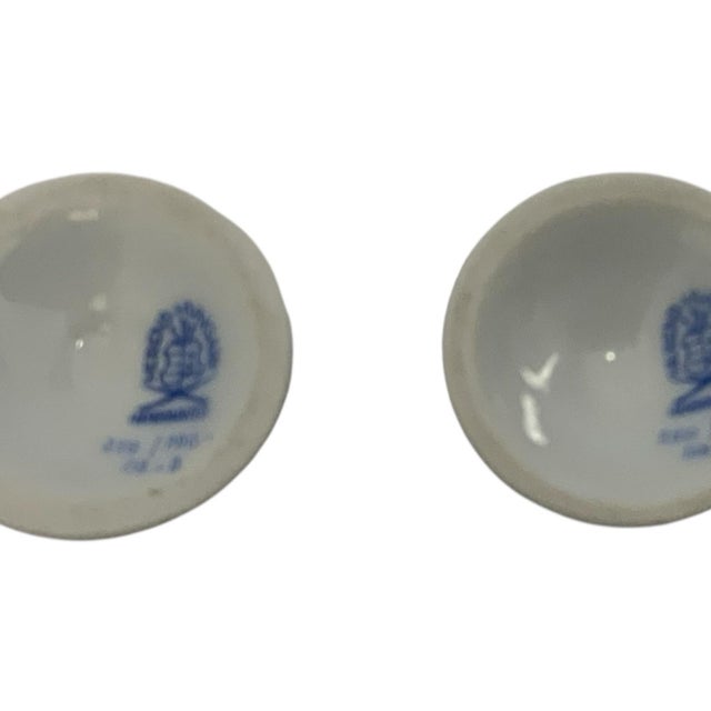 Traditional Vintage Herend Blue Garland PBG Hand-Painted Porcelain Salt & Pepper Shakers Pair Models 250 Hungary C. 1980s For Sale - Image 3 of 7
