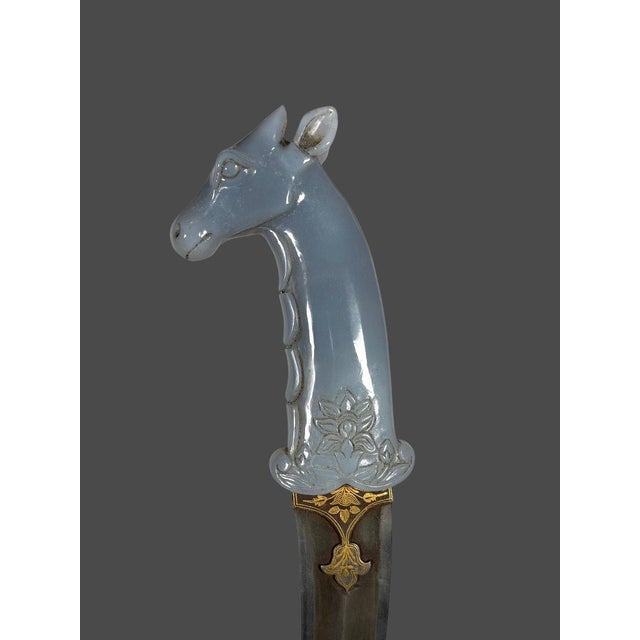 Khanjar dagger in chalcedony with a giraffe head, INDIA, Mughal Dynasty (1526-1857) For Sale - Image 4 of 8