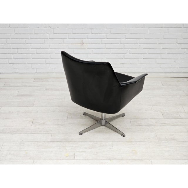 1950s Scandinavian Swivel Chair in Artificial Leather with Cast Aluminum Base, 1950s For Sale - Image 5 of 17